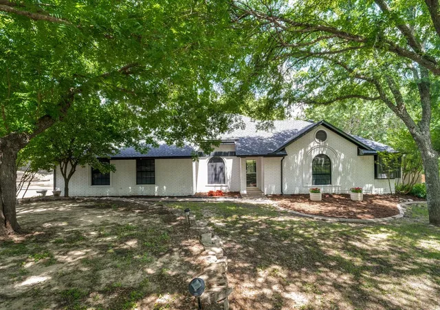 2nd image of 241 Southview Dr, Hudson Oaks, TX 76087 | MLS# 21233130