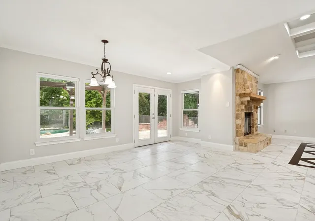 5th image of 241 Southview Dr, Hudson Oaks, TX 76087 | MLS# 21233130