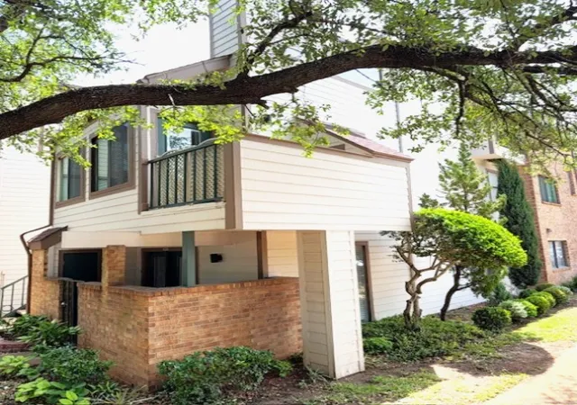 Photo 2 of Condo for sale at 2311 Balsam Dr #H212, Arlington, TX 76006 | MLS# 21298183 | Listing updated on 2026-09-22