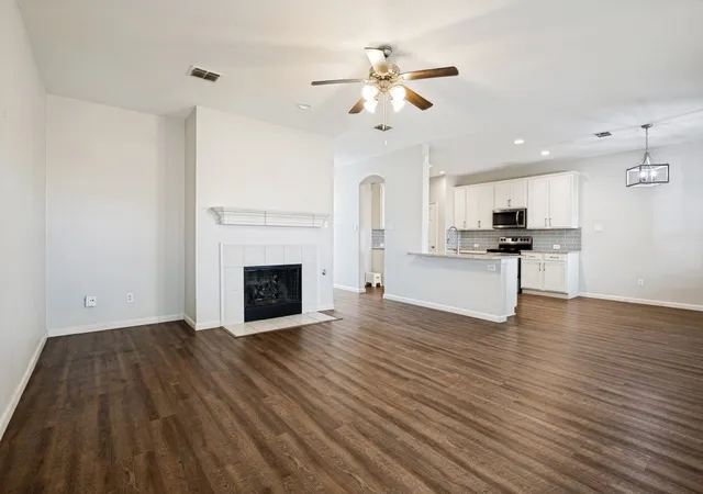 5th image of 5240 Lake Grove Dr, Grand Prairie, TX 75052 | MLS# 21296822