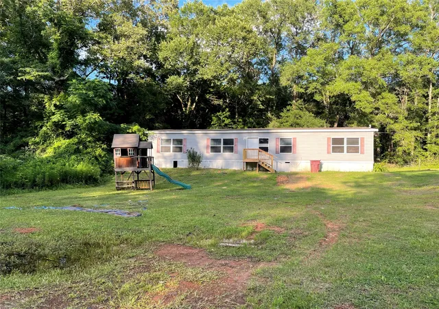 Photo 3 of Manufactured home for sale at 907 Ridge Rd, Castor, LA 71016 | MLS# 21298280 | Listing updated on 2026-08-22