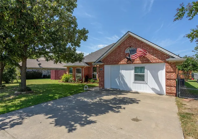 2nd image of 747 E 6th St, Krum, TX 76249 | MLS# 21298512