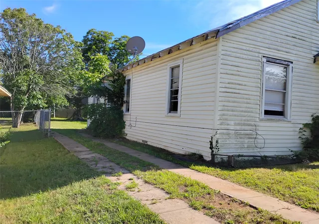 Homes for sale in Denison, TX | 728 W Elm St, Denison, TX 75020 | MLS# 21298533
