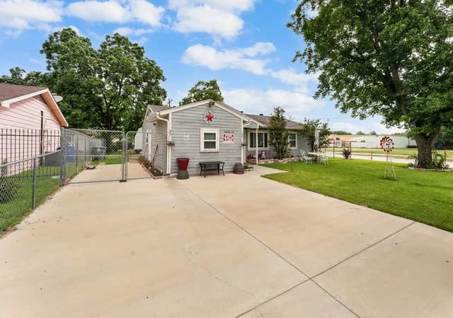 Photo 3 of Single family home for sale at 7051 Hodde St, Dallas, TX 75217 | MLS# 21298564 | Listing updated on 2026-08-26