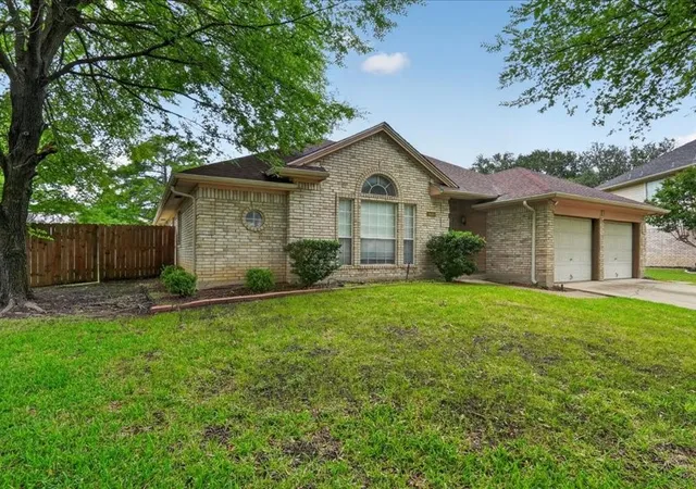 Photo 2 of Single family home for sale at 5400 Turtle River Ct, Fort Worth, TX 76137 | MLS# 21297438 | Listing updated on 2026-08-28