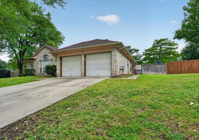 Photo 3 of Single family home for sale at 5400 Turtle River Ct, Fort Worth, TX 76137 | MLS# 21297438 | Listing updated on 2026-08-28