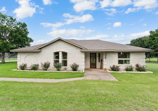 Photo 2 of Single family home for sale at 380 Farr Altom Rd, Seagoville, TX 75159 | MLS# 21298613 | Listing updated on 2026-08-18
