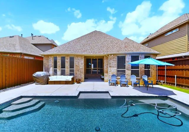 Photo 2 of Single family home for sale at 428 Balmora Wy, Roanoke, TX 76262 | MLS# 21298516 | Listing updated on 2026-10-06