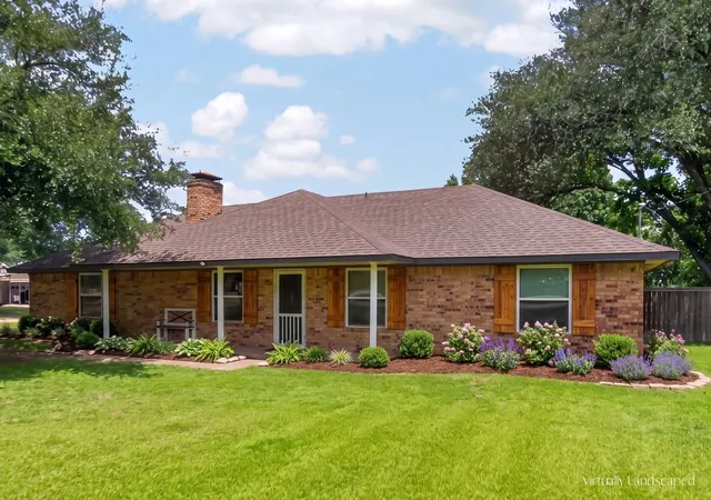 Photo 1 of Sale Pending at 709 S Oak St, Van, TX 75790 | MLS# 21298266 | Listing updated on 2026-10-02