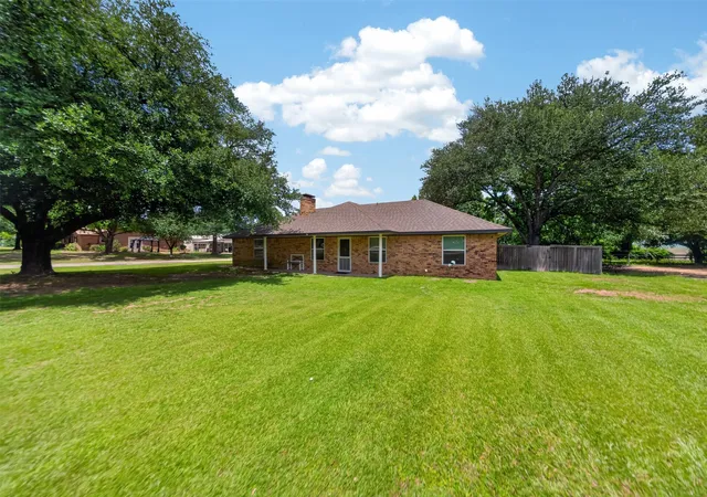 Photo 3 of Sale Pending at 709 S Oak St, Van, TX 75790 | MLS# 21298266 | Listing updated on 2026-10-02