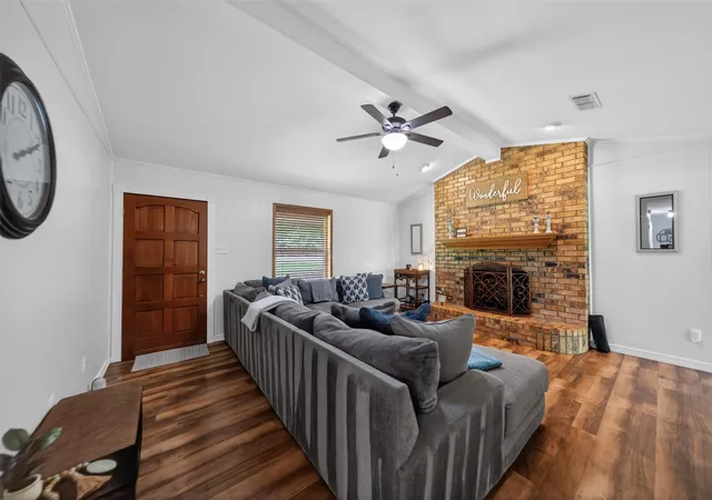 Photo 4 of Sale Pending at 709 S Oak St, Van, TX 75790 | MLS# 21298266 | Listing updated on 2026-10-02