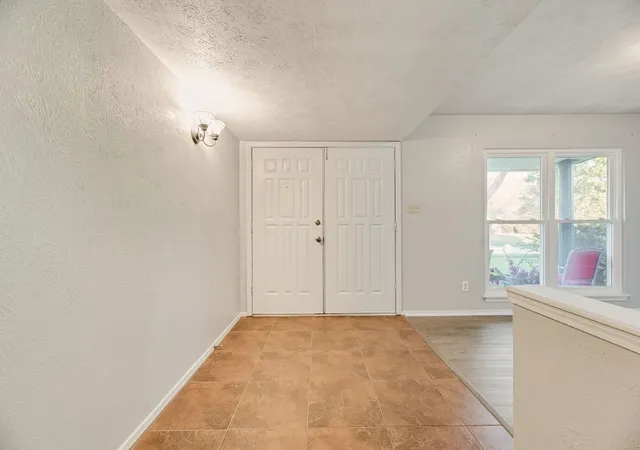 Photo 3 of Sale Pending at 316 Matterhorn St, Cedar Hill, TX 75104 | MLS# 21282164 | Listing updated on 2026-08-31
