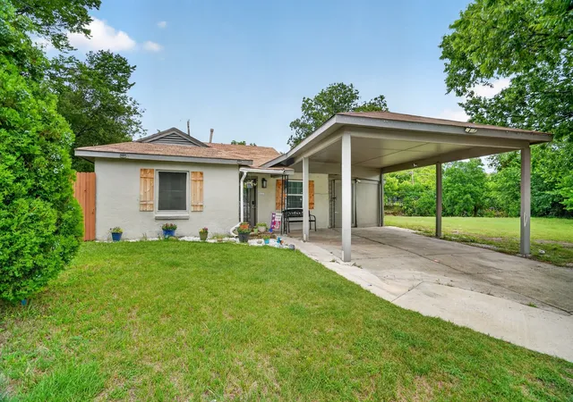 Homes for sale in White Settlement, TX | 620 S Redford Ln, White Settlement, TX 76108 | MLS# 21296607