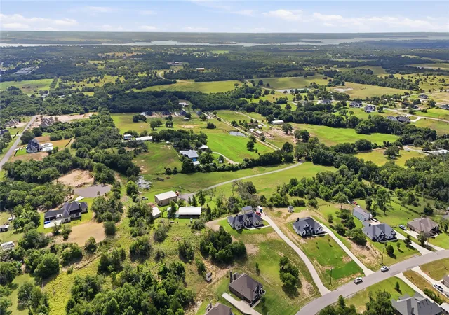 5th image of 248 Scenic Wood Dr, Azle, TX 76020 | MLS# 21298626