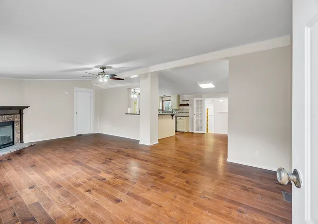 Photo 4 of Manufactured home for sale at 6000 Tranquility Dr, Fort Worth, TX 76140 | MLS# 21298696 | Listing updated on 2026-08-22
