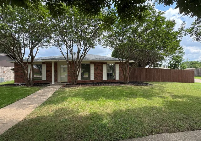 Photo 1 of Single family home for sale at 2818 Gayle Dr, Garland, TX 75044 | MLS# 21289378 | Listing updated on 2026-09-26