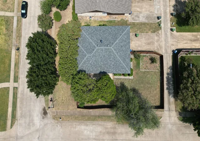 Photo 2 of Single family home for sale at 2818 Gayle Dr, Garland, TX 75044 | MLS# 21289378 | Listing updated on 2026-09-26