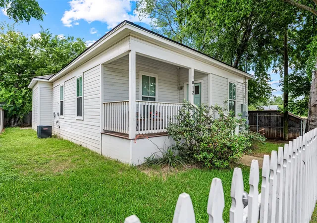 Photo 1 of Single family home for sale at 1012 Burnett Ave, Waco, TX 76706 | MLS# 21298504 | Listing updated on 2026-07-21