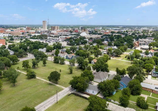 Photo 2 of Single family home for sale at 1012 Burnett Ave, Waco, TX 76706 | MLS# 21298504 | Listing updated on 2026-07-21