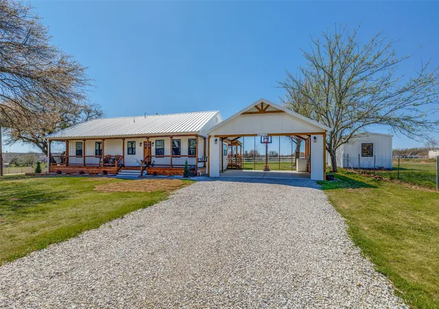 Photo 2 of Single family home for sale at 320 English Ct, Springtown, TX 76082 | MLS# 21298754 | Listing updated on 2026-08-17