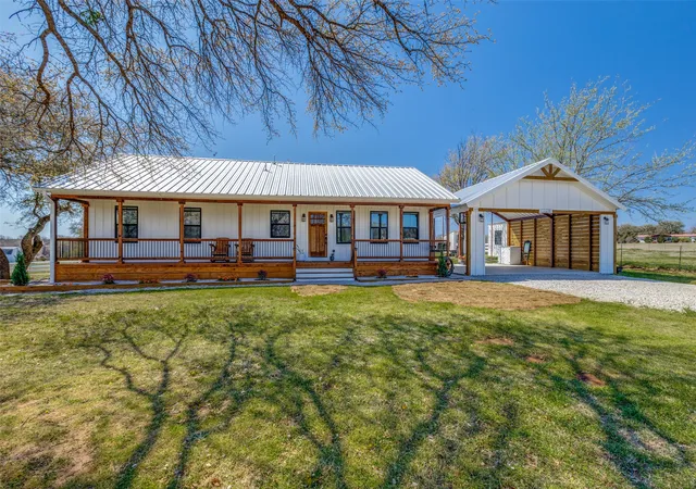 Photo 3 of Single family home for sale at 320 English Ct, Springtown, TX 76082 | MLS# 21298754 | Listing updated on 2026-08-17
