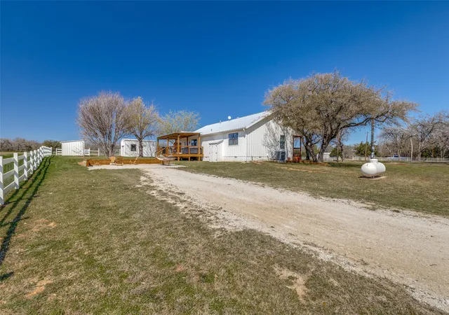 Photo 4 of Single family home for sale at 320 English Ct, Springtown, TX 76082 | MLS# 21298754 | Listing updated on 2026-09-28