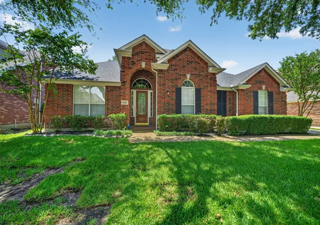 Photo 1 of Sale Pending at 9217 Royal Burgess Dr, Rowlett, TX 75089 | MLS# 21298774 | Listing updated on 2026-08-26