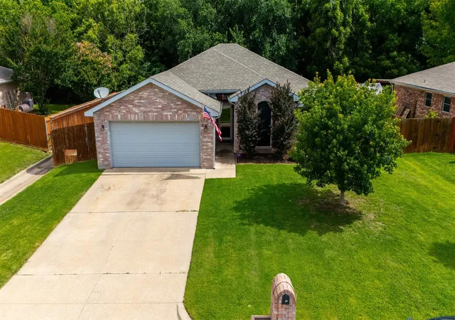 Photo 1 of Single family home for sale at 213 King Arthur Dr, Weatherford, TX 76086 | MLS# 21297129 | Listing updated on 2026-08-04