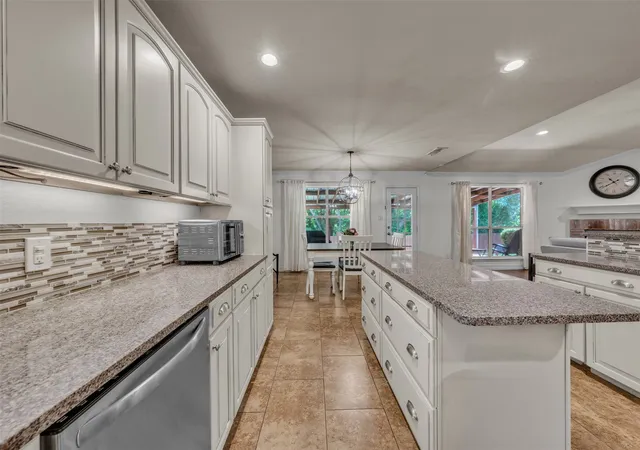 Photo 3 of Single family home for sale at 213 King Arthur Dr, Weatherford, TX 76086 | MLS# 21297129 | Listing updated on 2026-08-04