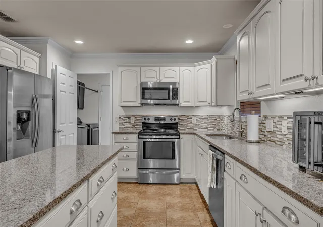 Photo 4 of Single family home for sale at 213 King Arthur Dr, Weatherford, TX 76086 | MLS# 21297129 | Listing updated on 2026-08-04