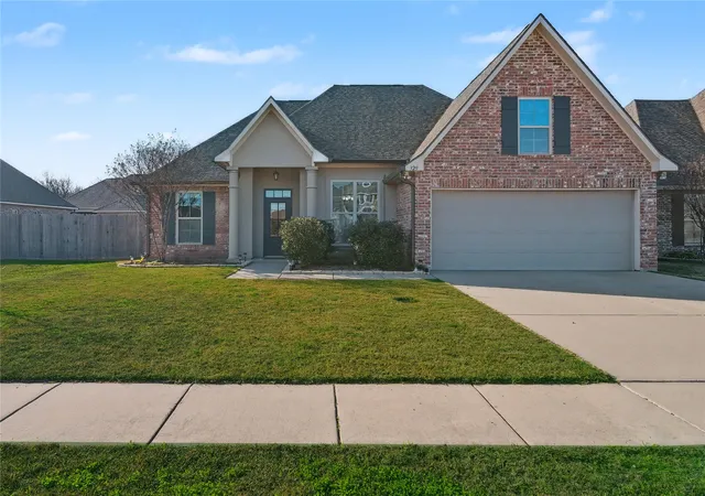 1st image of 329 Camelback Dr, Bossier City, LA 71111 | MLS# 21298598