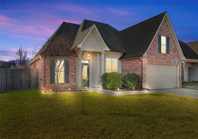 2nd image of 329 Camelback Dr, Bossier City, LA 71111 | MLS# 21298598