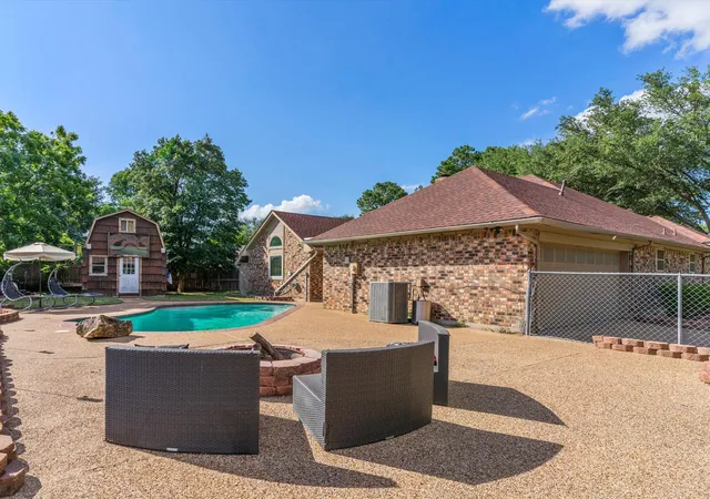 Photo 3 of Single family home for sale at 102 Kings Pl, Joshua, TX 76058 | MLS# 21297349 | Listing updated on 2026-08-25