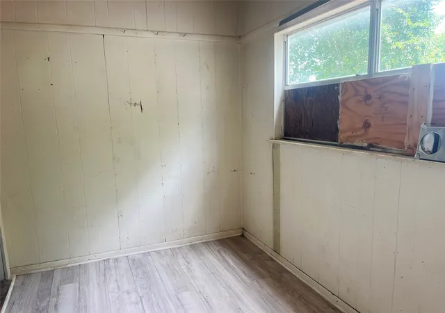 Photo 4 of Single family home for sale at 210 W Dexter St, Sherman, TX 75092 | MLS# 21298799 | Listing updated on 2026-09-21