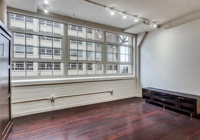 Photo 3 of Condo for sale at 2600 W 7th St #1311, Fort Worth, TX 76107 | MLS# 21298181 | Listing updated on 2026-08-22