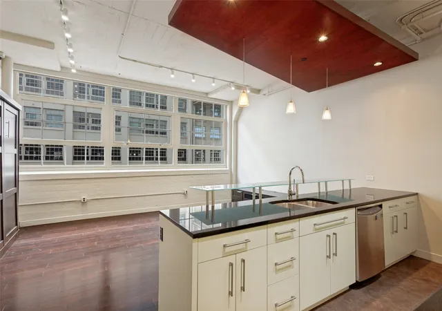 Photo 4 of Condo for sale at 2600 W 7Th St #1311, Fort Worth, TX 76107 | MLS# 21298181 | Listing updated on 2026-08-22