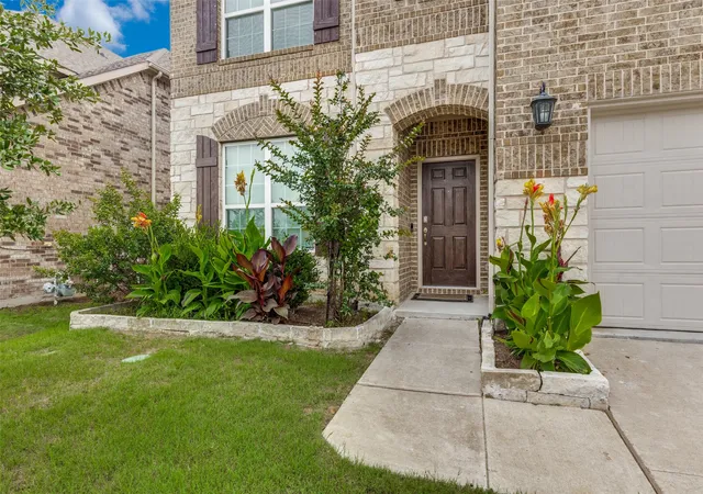 Photo 2 of Single family home for sale at 1005 Pinnacle Breeze Dr, Haslet, TX 76052 | MLS# 21296980 | Listing updated on 2026-09-19