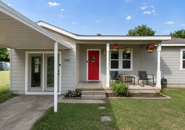 Homes for sale in Mc Gregor, TX | 1008 Pierce St, Mc Gregor, TX 76657 | MLS# 21296748