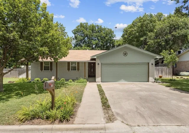 Homes for sale in Clifton, TX | 806 S Avenue O, Clifton, TX 76634 | MLS# 21298897