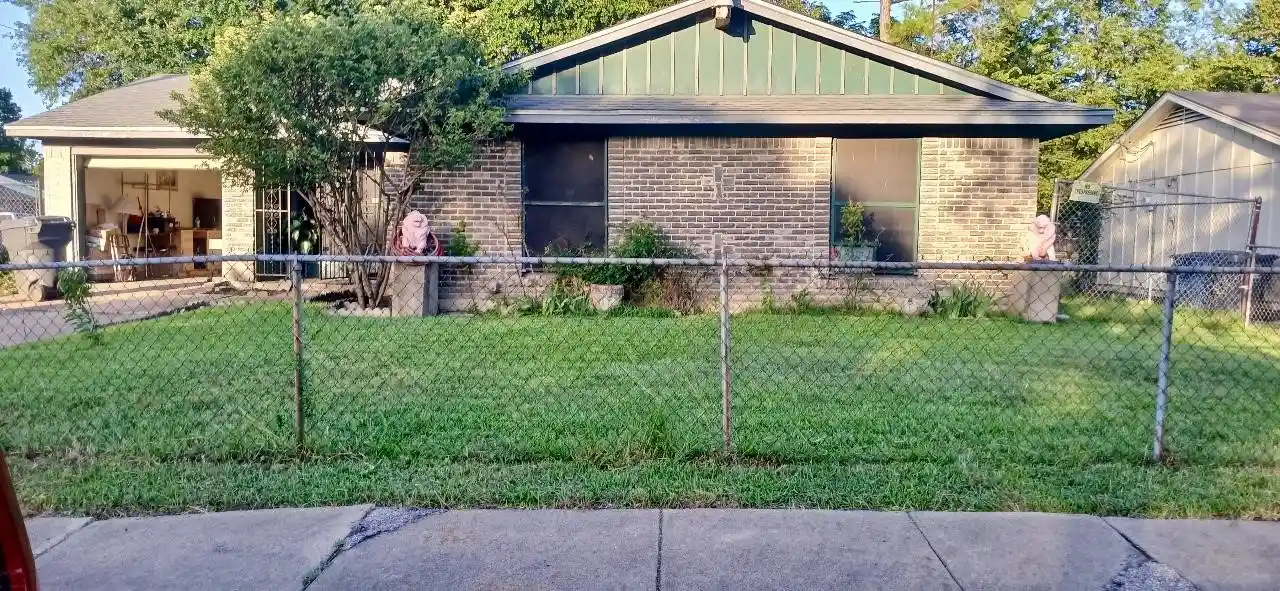 Single family home for sale at 1670 Bending Oaks Trl, Dallas, TX 75217 | MLS# 21298939