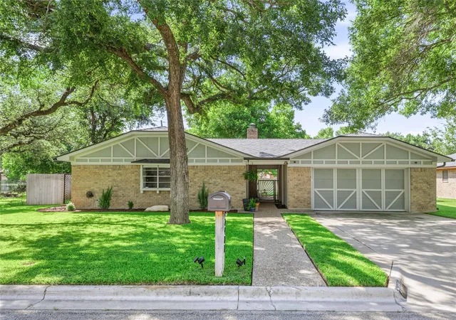 Homes for sale in Brownwood, TX | 2402 Bonita St, Brownwood, TX 76801 | MLS# 21298941