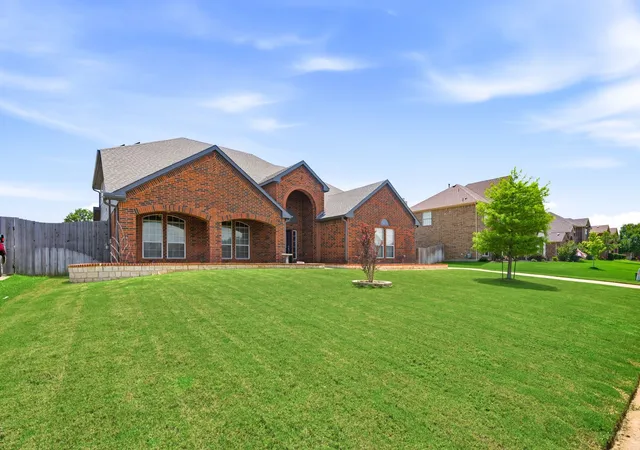 Photo 1 of Single family home for sale at 1080 Estates Dr, Kennedale, TX 76060 | MLS# 21288868 | Listing updated on 2026-10-04