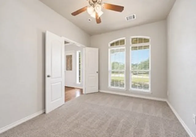 Photo 4 of Single family home for sale at 1080 Estates Dr, Kennedale, TX 76060 | MLS# 21288868 | Listing updated on 2026-10-04