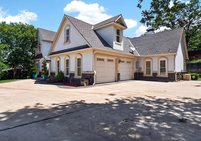 Homes for sale in Highland Village, TX | 120 Hickory Ridge Dr, Highland Village, TX 75077 | MLS# 21297624
