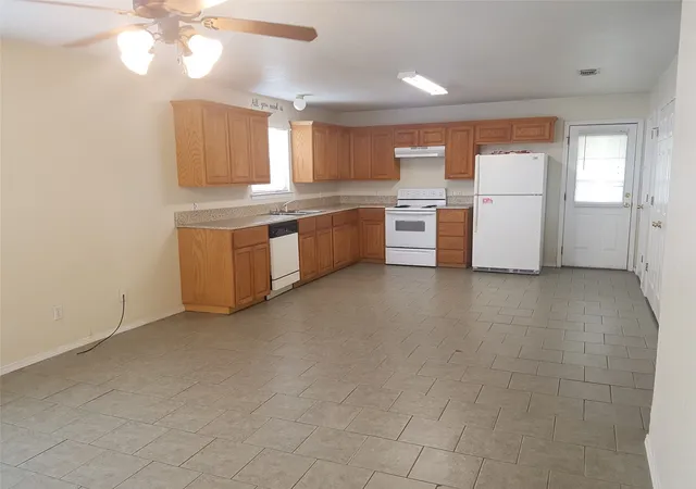 Photo 3 of House for sale at 309 S Blue Jay Ct, Weatherford, TX 76088 | MLS# 21299059 | Listing updated on 2026-08-22