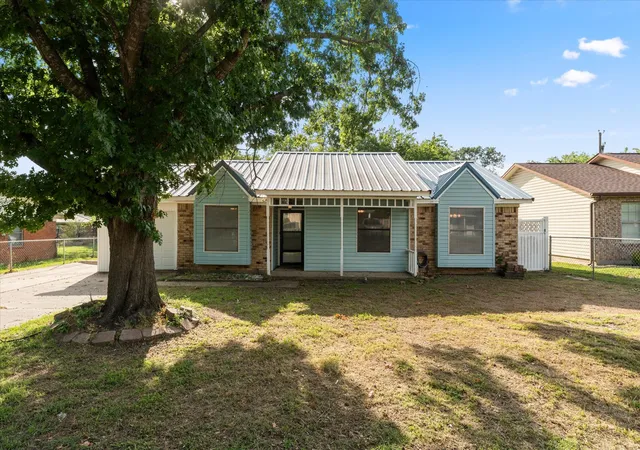 Homes for sale in Mabank, TX | 119 Mcanally Dr, Mabank, TX 75147 | MLS# 21299086
