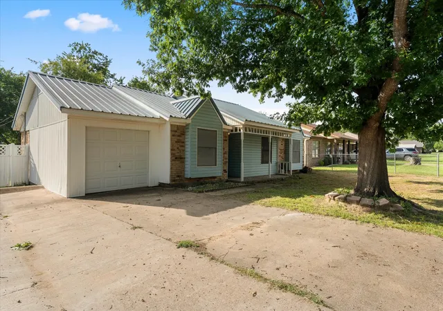 Homes for sale in Mabank, TX | 119 Mcanally Dr, Mabank, TX 75147 | MLS# 21299086