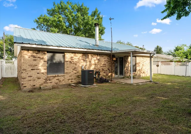 Homes for sale in Mabank, TX | 119 Mcanally Dr, Mabank, TX 75147 | MLS# 21299086