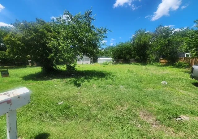 Photo 1 of Land for sale at 1117 Bell St, Arlington, TX 76001 | MLS# 21299112 | Listing updated on 2026-07-07