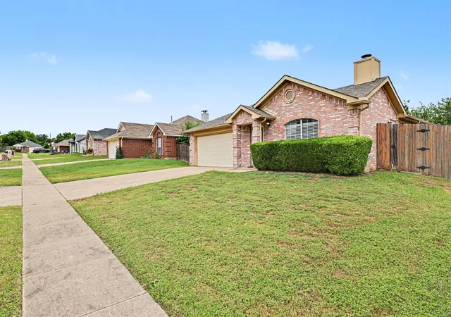 Homes for sale in Glenn Heights, TX | 221 Los Angeles Dr, Glenn Heights, TX 75154 | MLS# 21296430